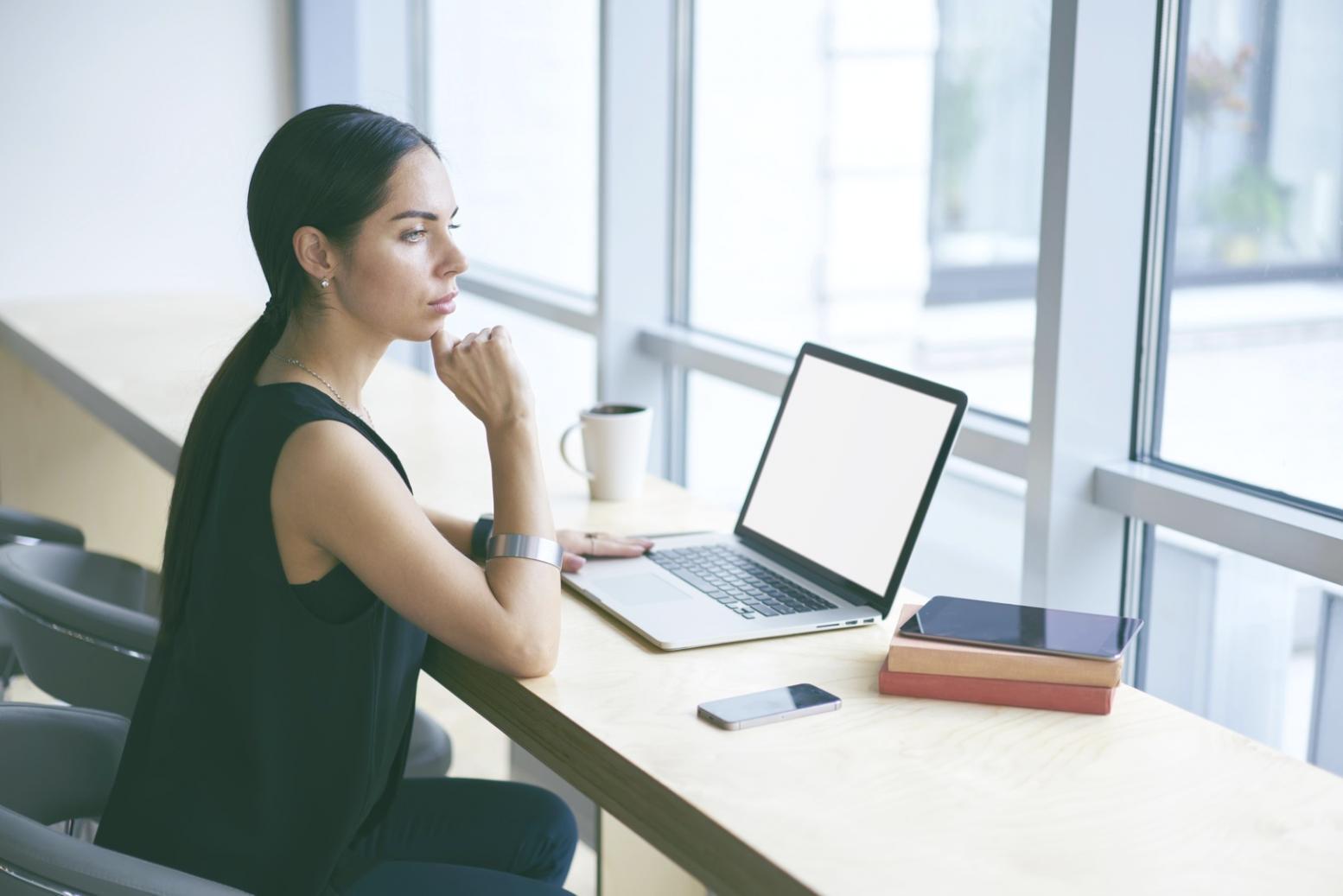 Infografía mostrando el proceso de alimentación consciente y las cuatro fases del programa de aprendizaje